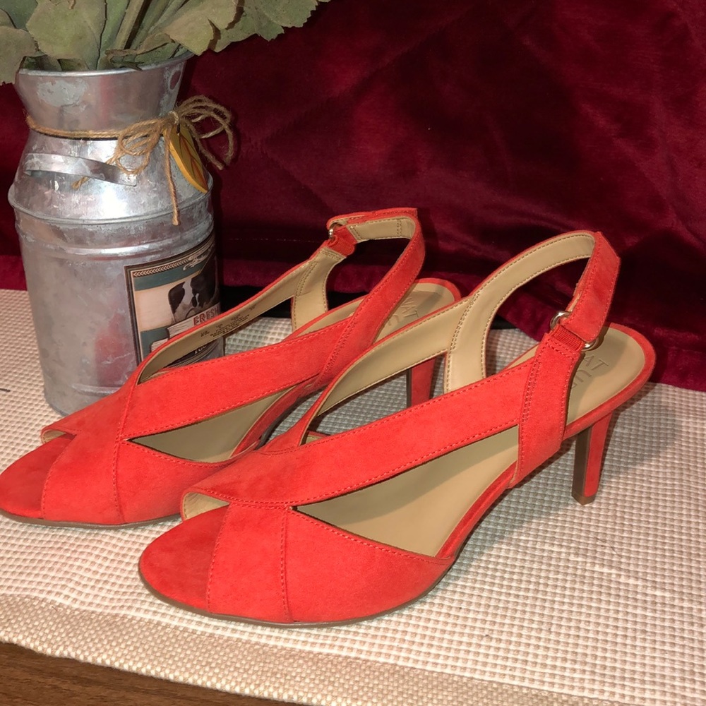 Naturalizer Barrie Red Microfiber-Size 8 NIB